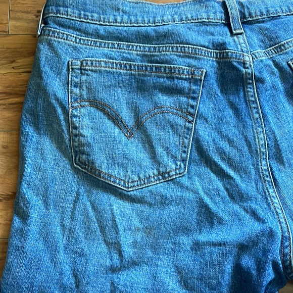 Levi’s Denim Shorts - Picture 9 of 9